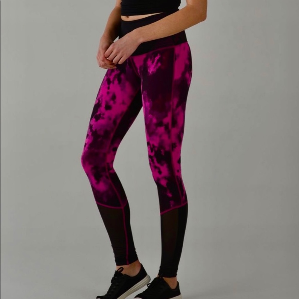 Lululemon Sweaty Endeavor Mesh tight size 6- RARE